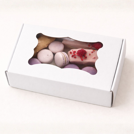 Pudełko na ciastka z okienkiem 25x15x5 cm białe z prążkowanej tektury