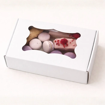 Pudełko na ciastka z okienkiem 25x15x5 cm białe z prążkowanej tektury